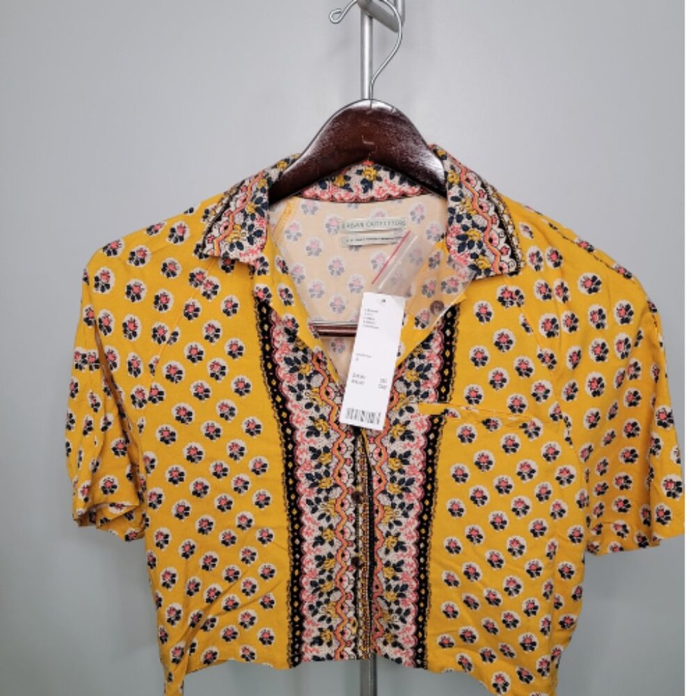 Urban Outfitters Retro Crop Top (NWT)